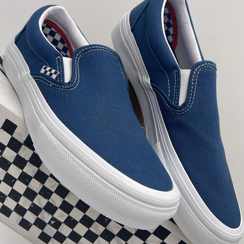 Vans Men’s Skate Slip-On Wrapped Dark Denim
VN0A5FCADDN
Sneakers - Picture 8 of 16